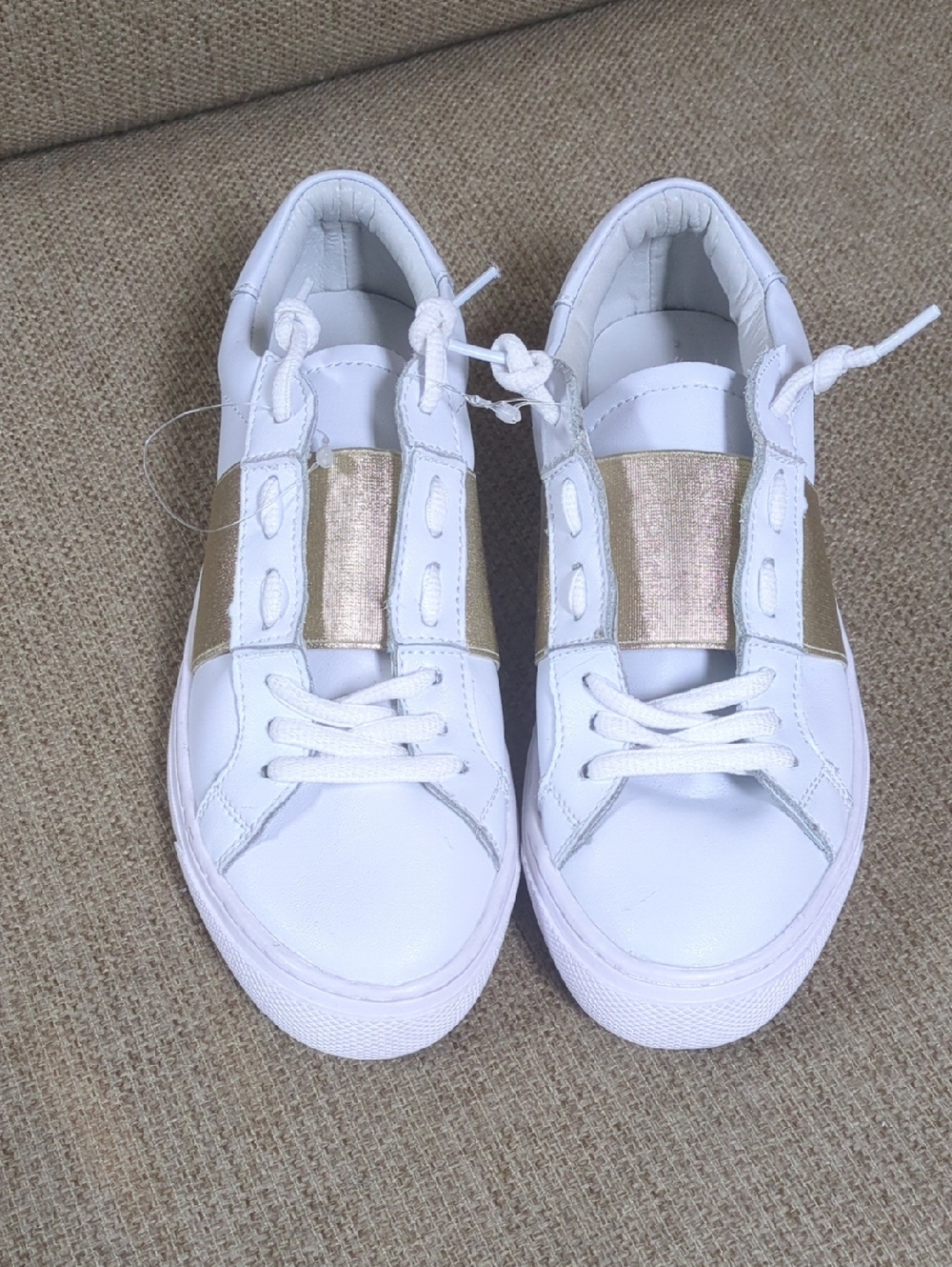 Women's White Sneakers with Metallic Gold Accent Size 7 Bernie Mev.